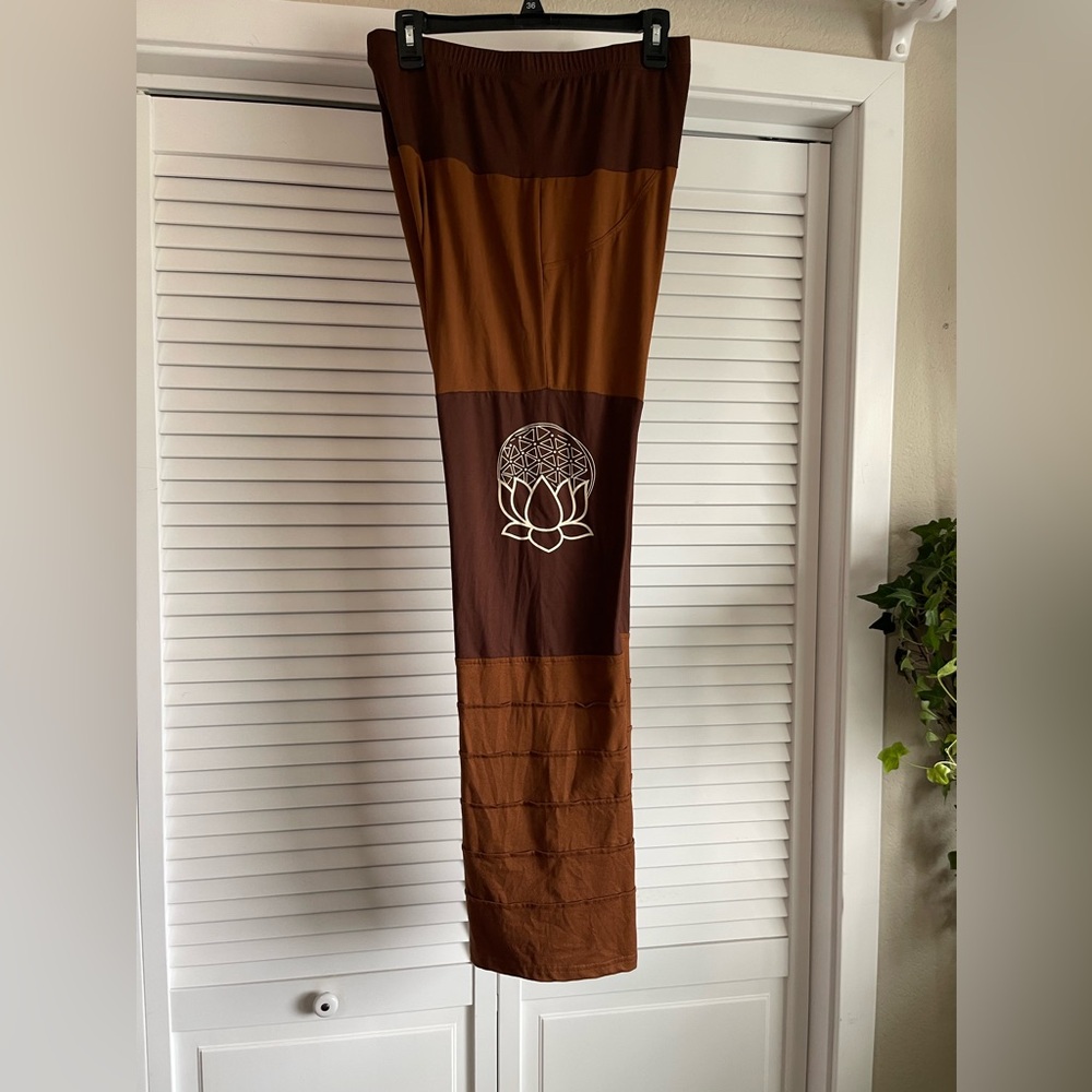 Brown Sz large women’s leggings lotus flower